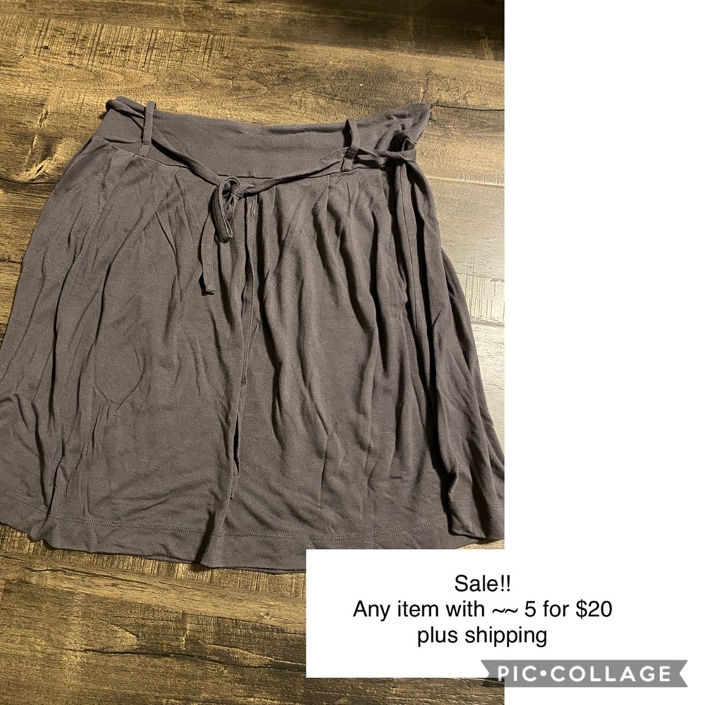 ~~Skirt size m 5/$20